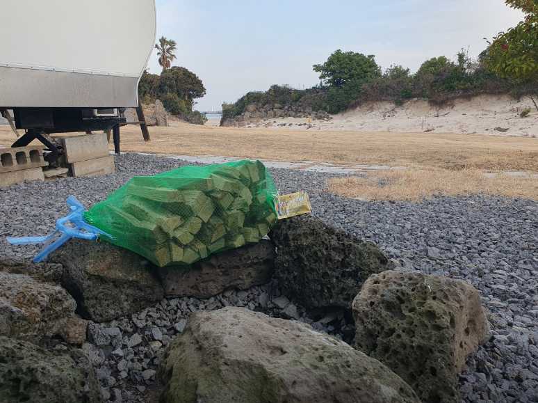 제주도 서귀포 바로 앞 표선 해수욕장 바다뷰 산책길 캠핑장 야영장 제주캠핑 카라반