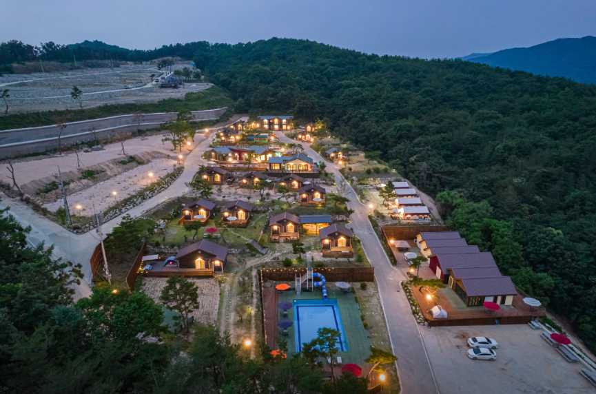 경주 역사유적 산성지구 불국사 인근 글램핑 펜션 물놀이장 캠프파이브