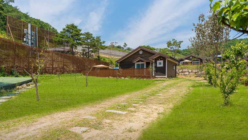 경주 역사유적 산성지구 불국사 인근 글램핑 펜션 물놀이장 캠프파이브