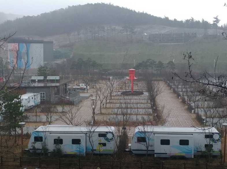 전라도 부안 카라반 야영장 일몰 석양 맛집 변산 해수욕장 인근 오토 캠핑장