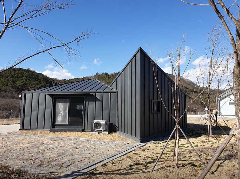 경상도 경북 의성 텐트 야영장 방갈로 아이 물놀이 수영장 고운마을 캠핑장