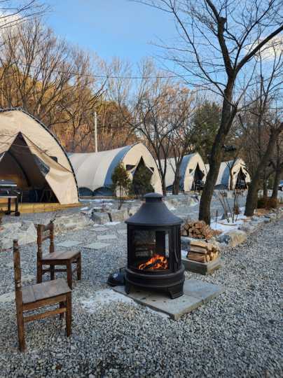 서울 은평구 당일치기 캠핑장 바베큐 장소 대여 글램핑 텐트 북한산 둘레캠프
