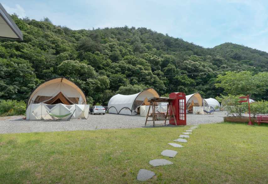 충청도 충북 괴산 여행 청주 인근 캠핑장 사계절 수영장 지오 글램핑
