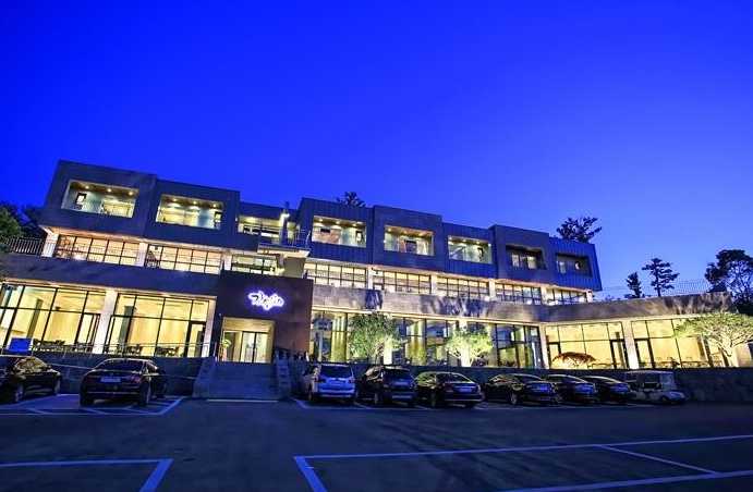 제주도 여행 캠핑장 바다 한라산 전망 이색 숙소 제주시 자연인 펜션 글램핑