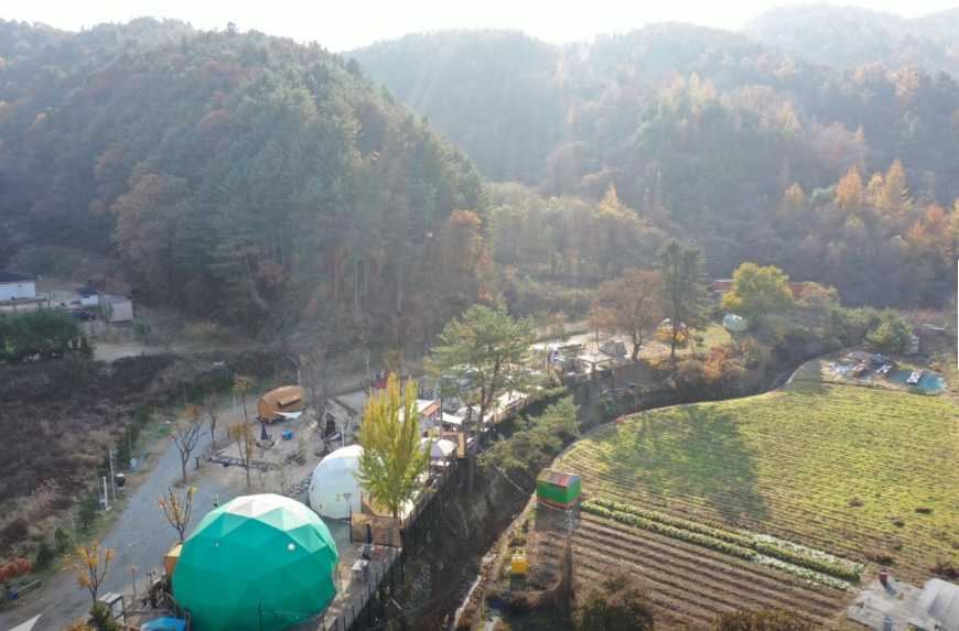 경기도 서울근교 여행 남이섬 자라섬 인근 캠핑장 카라반 가평 글램핑 사그막끝마을