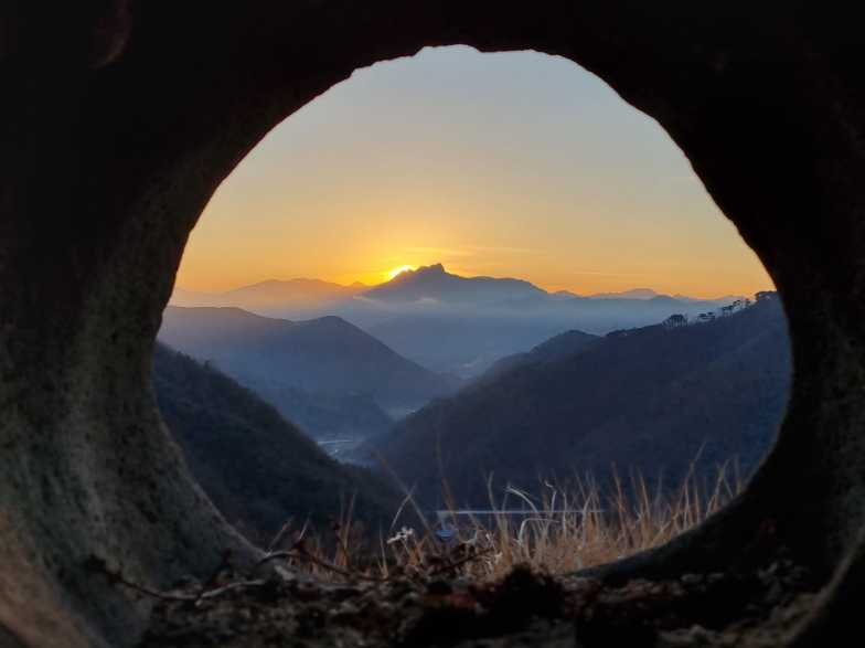 충청도 충북 충주시 여행 야영장 충주호 월악산 인근 산속 전망 재오개 캠핑장