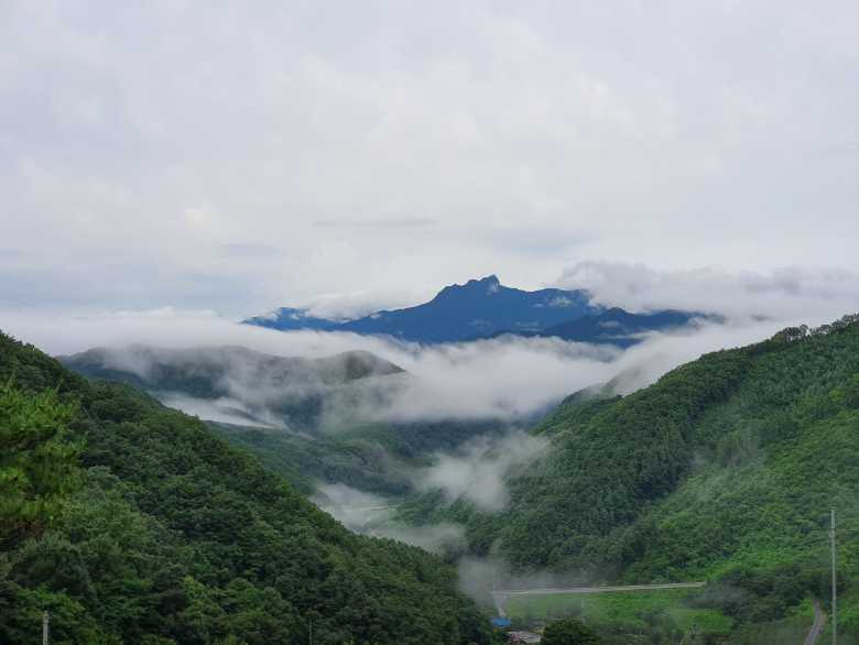 충청도 충북 충주시 여행 야영장 충주호 월악산 인근 산속 전망 재오개 캠핑장