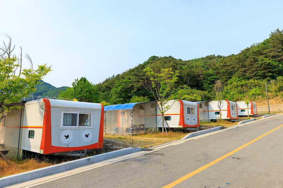 전라도 광주 지산동 도심 근교 여행 저수지 놀이터 캠핑장 카라반 휴파크 광산지점